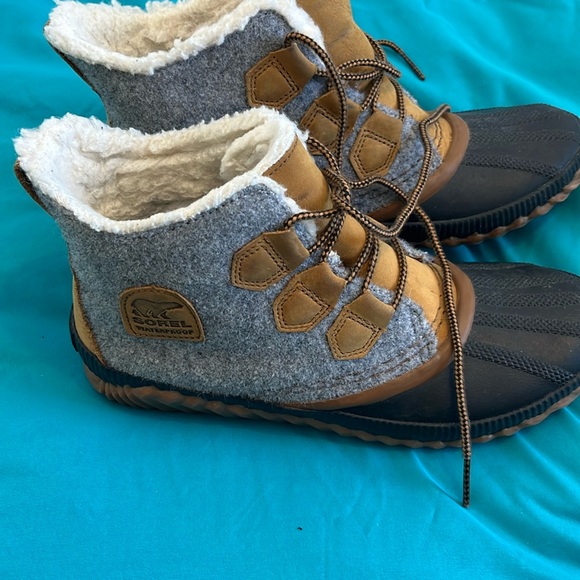 Sorel Out n About Womens - Picture 1 of 7